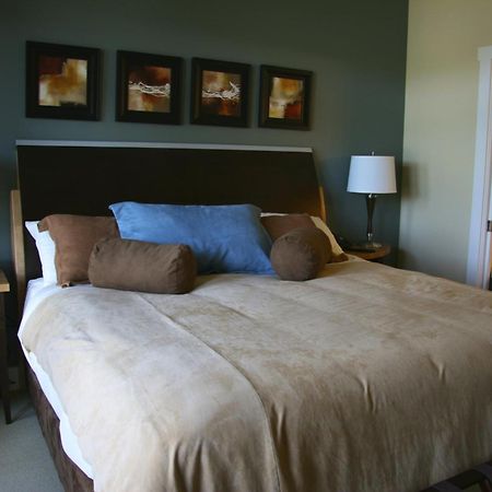 Painted Boat Resort Spa And Marina Madeira Park الغرفة الصورة